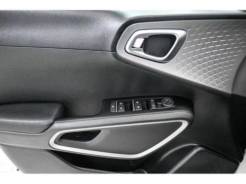 Used 2025 Kia Soul LX image 14