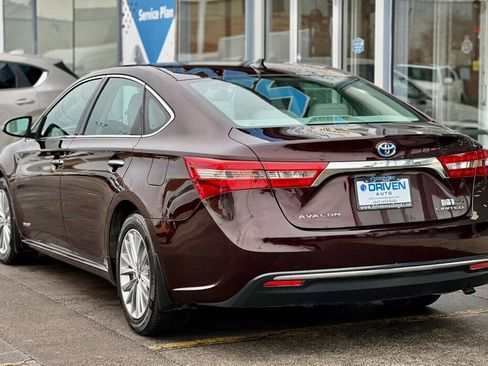 Used 2018 Toyota Avalon Limited image 3