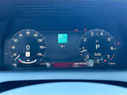 Used 2025 Land Rover Discovery Sport S image 30