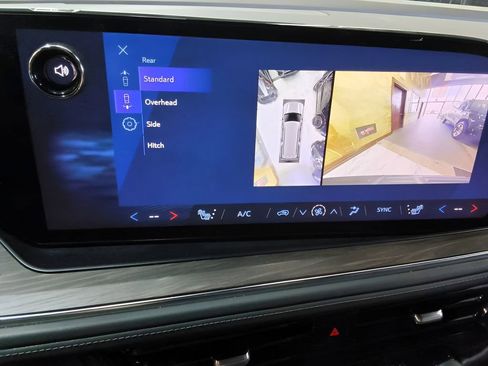 Used 2025 Chevrolet Suburban Z71 image 26