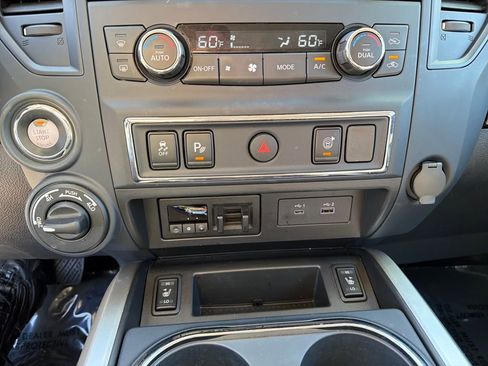Used 2024 Nissan Titan SV w/ SV Convenience Package image 28