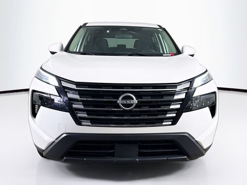 Used 2024 Nissan Rogue SV FWD image 3