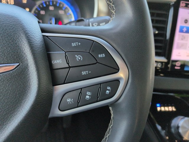 Used 2025 Chrysler Pacifica Select FWD image 24