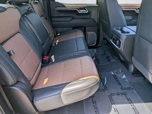 Used 2023 Chevrolet Silverado 1500 High Country w/ High Country Premium Package AWD/4WD image 27