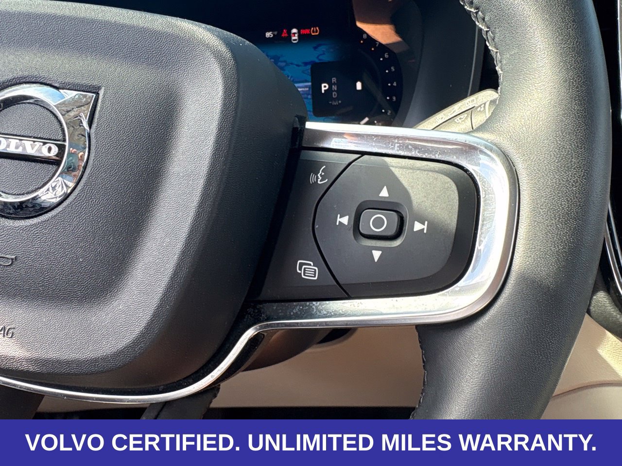 Certified 2025 Volvo XC40 B5 Plus AWD/4WD image 28