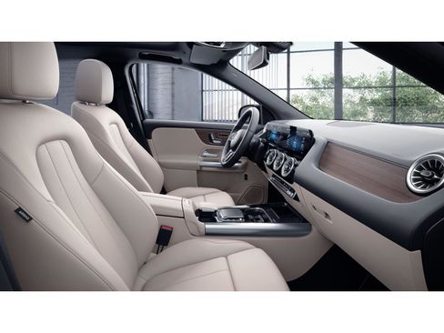 Used 2023 Mercedes-Benz GLA 250 4MATIC image 4