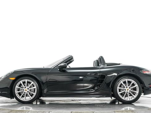 Used 2017 Porsche 718 Boxster RWD image 6