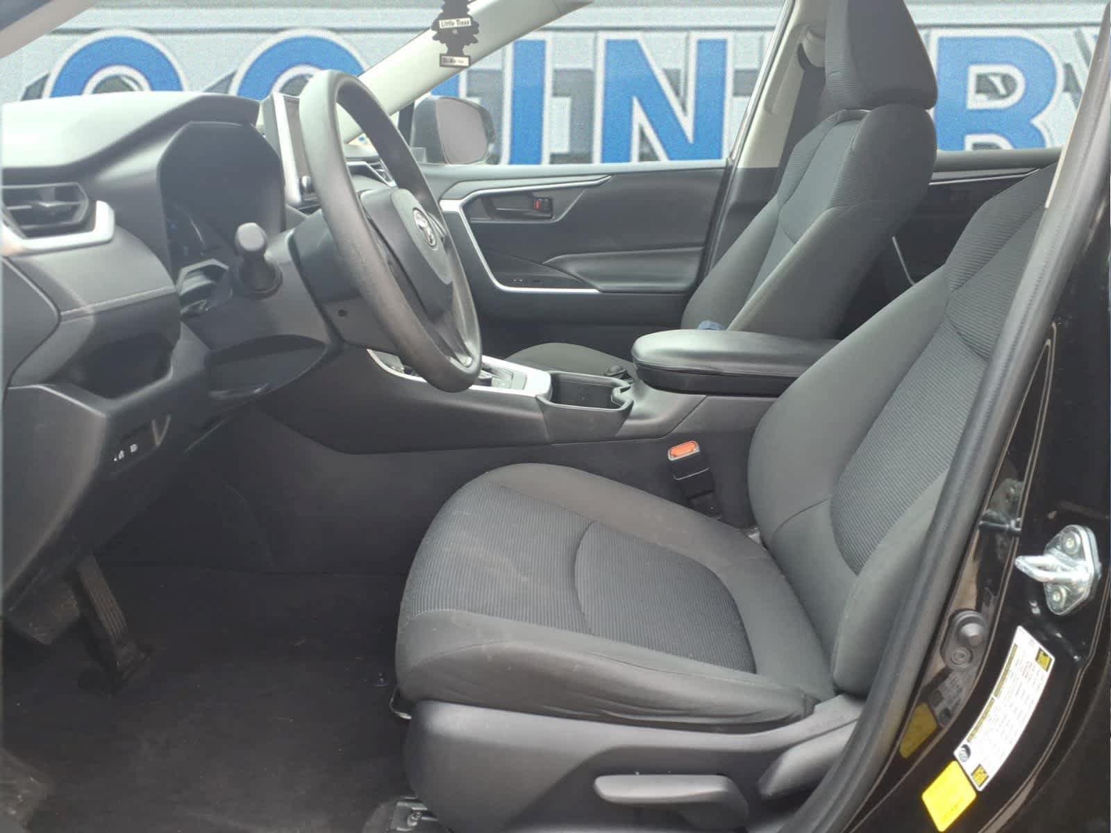 Used 2023 Toyota RAV4 LE AWD/4WD image 17