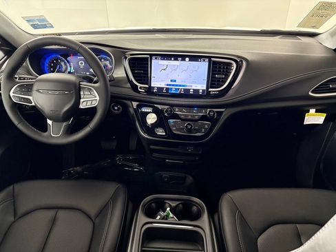 New 2027 Chrysler Pacifica Select FWD image 37