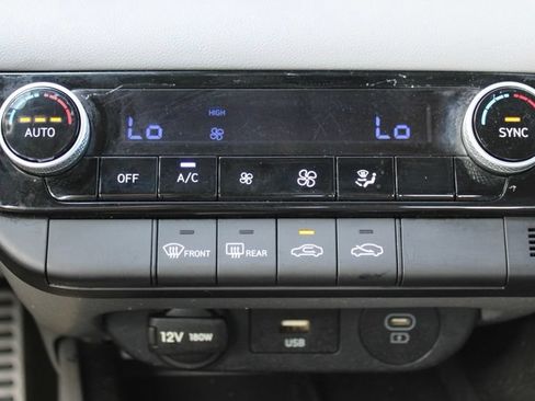 Used 2025 Hyundai Elantra Sport FWD image 30