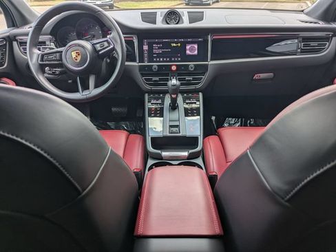 Used 2025 Porsche Macan AWD/4WD image 27