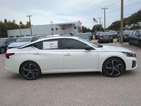 New 2025 Nissan Altima 2.5 SR w/ SR Premium Package FWD image 7
