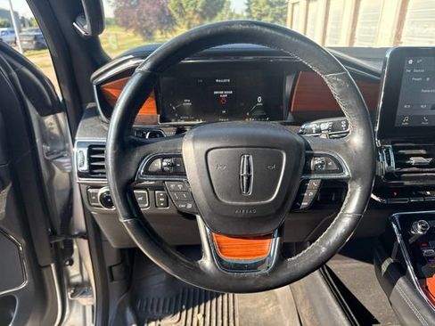 Used 2018 Lincoln Navigator L Select w/ Technology Package AWD/4WD image 16