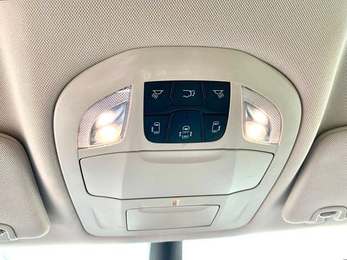 Used 2023 Chrysler Pacifica Touring-L FWD image 39
