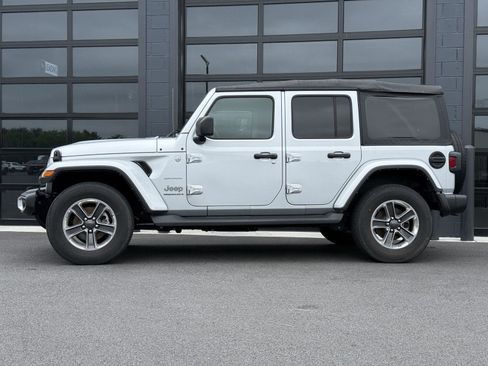 Used 2023 Jeep Wrangler Unlimited Sahara AWD/4WD image 2