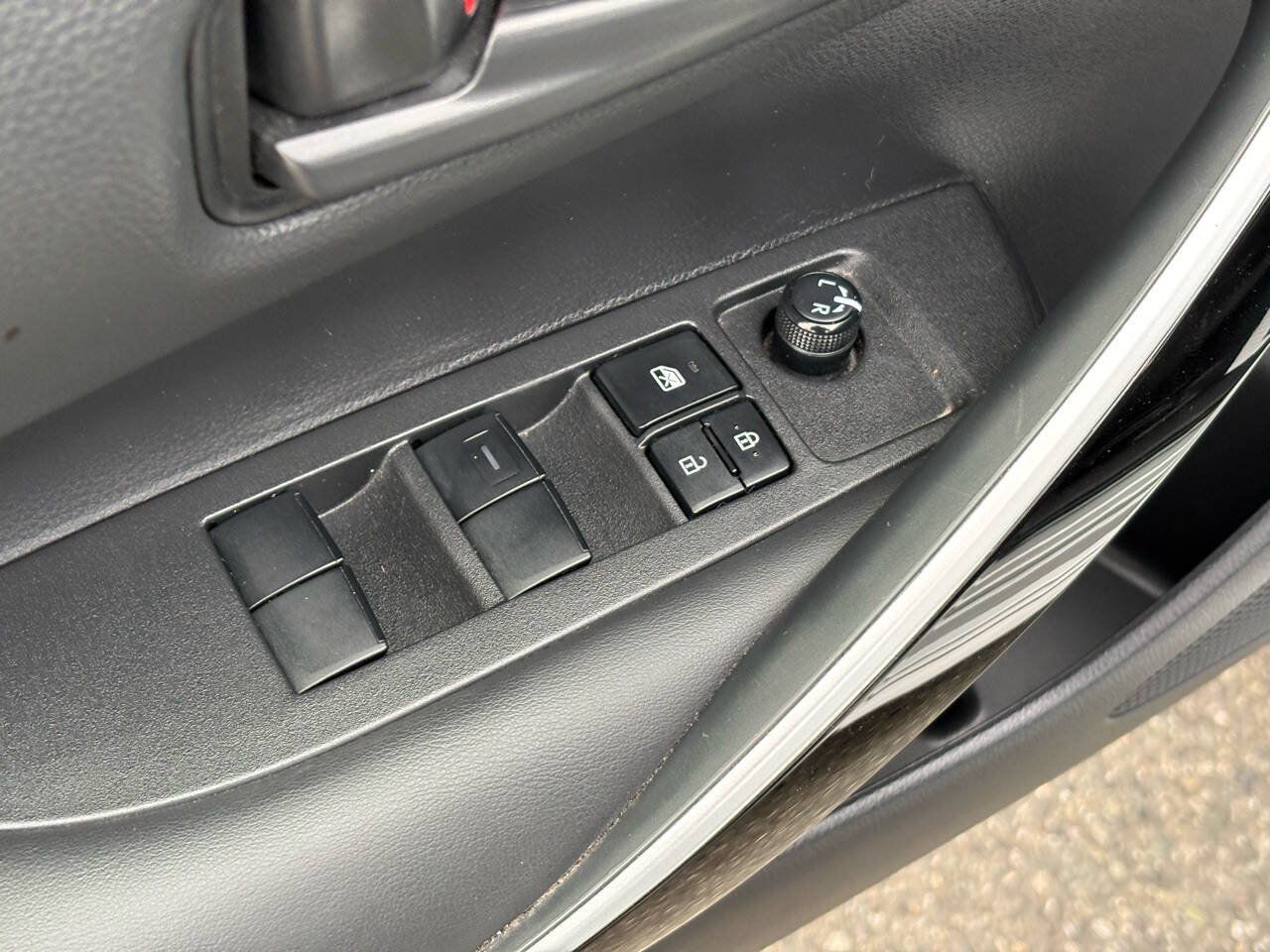 Used 2022 Toyota Corolla LE w/ Premium Interior Package FWD image 43