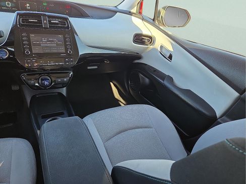 Used 2022 Toyota Prius LE image 12