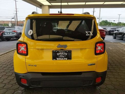 Used 2016 Jeep Renegade Latitude w/ Popular Equipment Group AWD/4WD image 7
