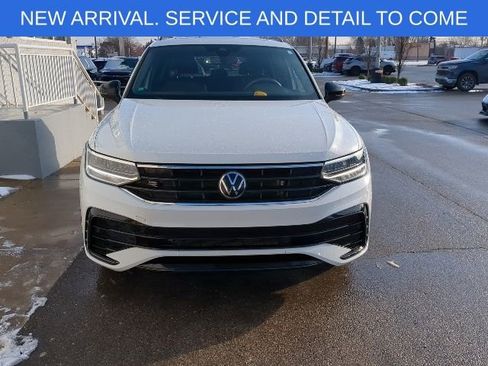 Used 2022 Volkswagen Tiguan SE R-Line image 11