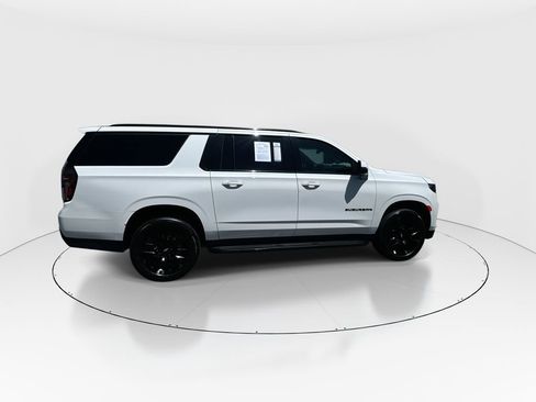 Used 2024 Chevrolet Suburban RST w/ Luxury Package AWD/4WD image 9