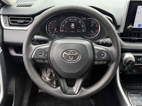 Used 2025 Toyota RAV4 XLE FWD image 13
