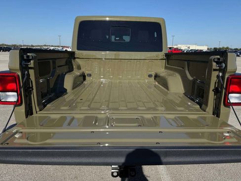 New 2025 Jeep Gladiator Sport image 27