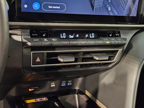 Used 2025 Toyota Camry XSE FWD image 31