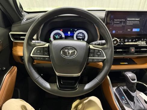 Certified 2024 Toyota Highlander Platinum AWD/4WD image 20