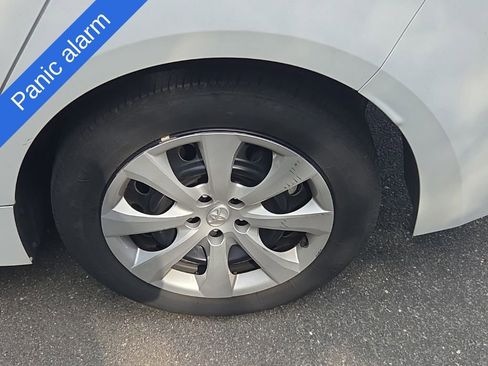 Used 2024 Toyota Corolla LE image 31