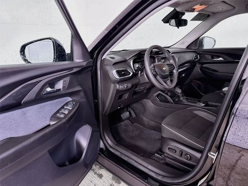 Used 2023 Chevrolet TrailBlazer LT FWD image 3