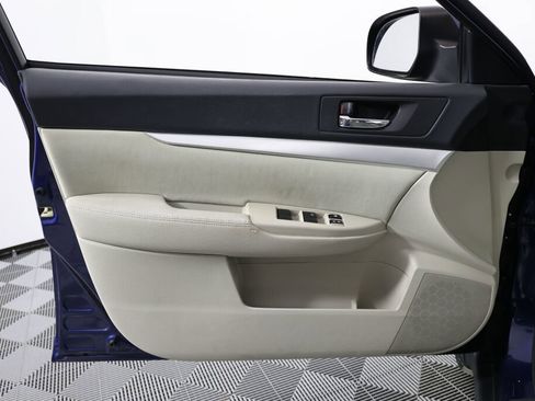 Used 2010 Subaru Outback 2.5i Premium image 12