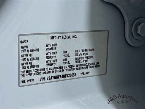 Used 2022 Tesla Model Y Long Range image 37