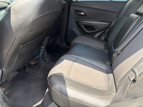 Used 2020 Chevrolet Trax LT w/ LT Convenience Package FWD image 25