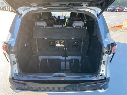 Used 2022 Toyota Sienna XSE w/ XSE Plus Package AWD/4WD image 8