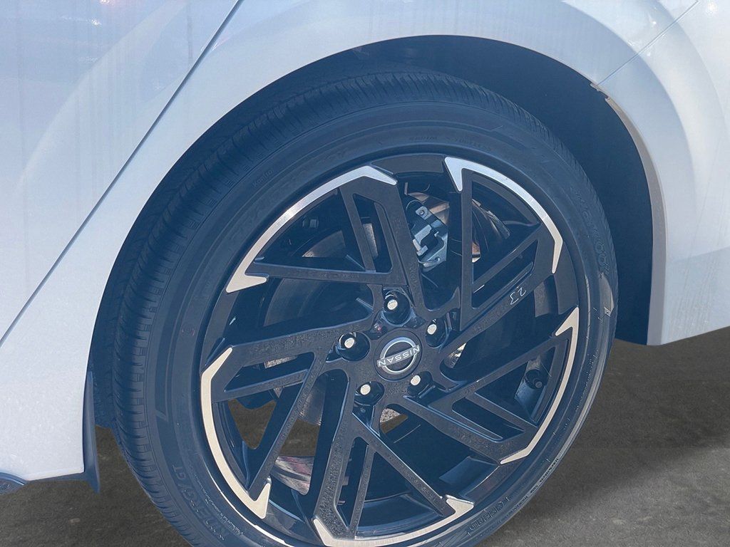 New 2027 Nissan Sentra SR w/ Floor Mat Package FWD image 9