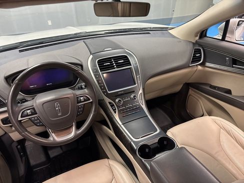 Used 2019 Lincoln Nautilus Select image 21