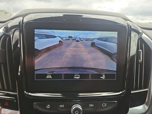 Used 2023 Chevrolet Traverse LT FWD image 21
