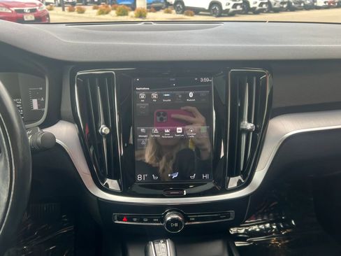 Used 2019 Volvo S60 T5 Momentum w/ Premium Package FWD image 11