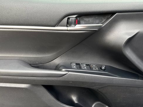 Used 2020 Toyota Camry SE FWD image 11
