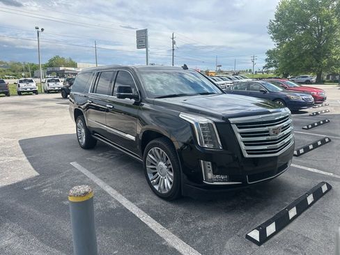Used 2018 Cadillac Escalade ESV Platinum AWD/4WD image 2
