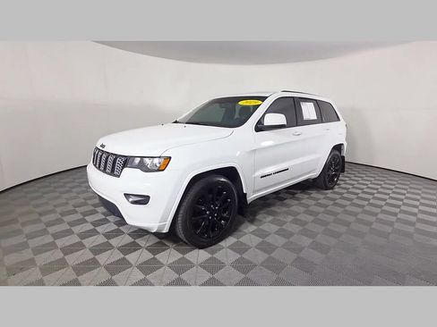 Used 2019 Jeep Grand Cherokee Altitude RWD image 46