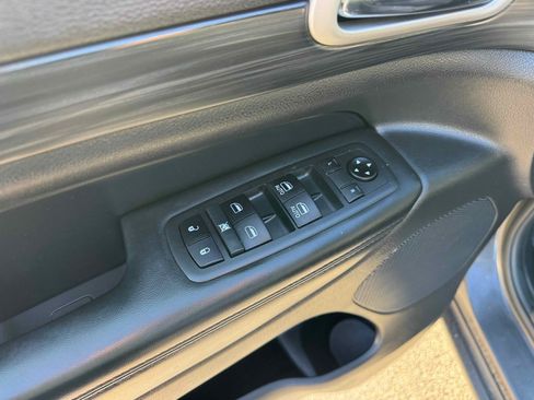 Used 2021 Jeep Grand Cherokee Laredo X image 17