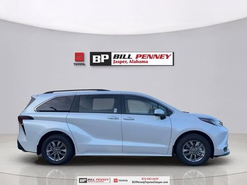 New 2026 Toyota Sienna XLE image 6