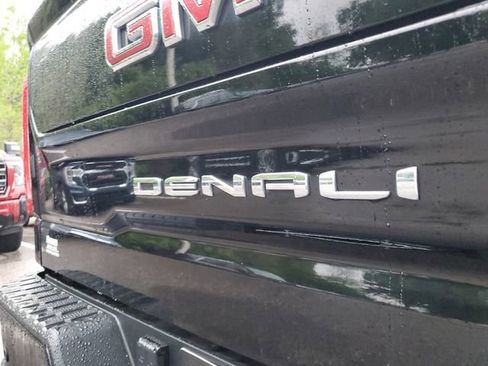 Used 2021 GMC Sierra 1500 Denali w/ Denali Ultimate Package AWD/4WD image 8
