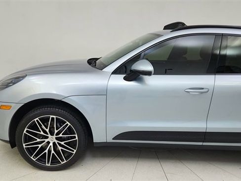 Used 2024 Porsche Macan w/ Premium Plus Package image 4