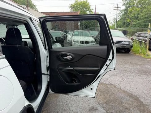 Used 2014 Jeep Cherokee Latitude w/ Comfort/Convenience Group FWD image 30