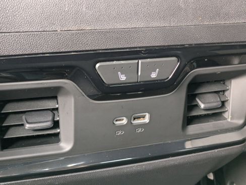 Used 2022 Chevrolet Silverado 1500 ZR2 w/ Technology Package image 15