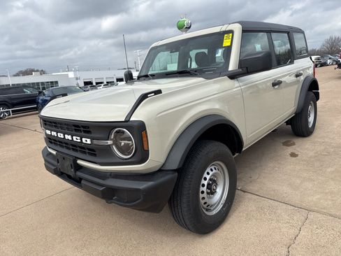 Used 2025 Ford Bronco 4-Door image 3