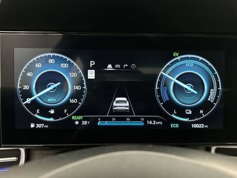 Used 2024 Hyundai Elantra Limited image 17