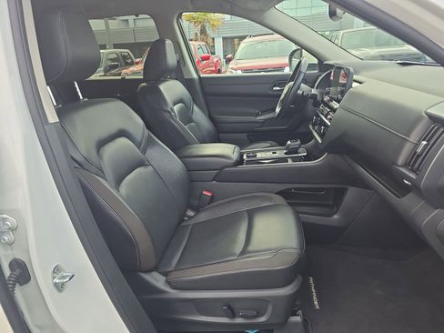 Used 2022 Nissan Pathfinder SL image 35